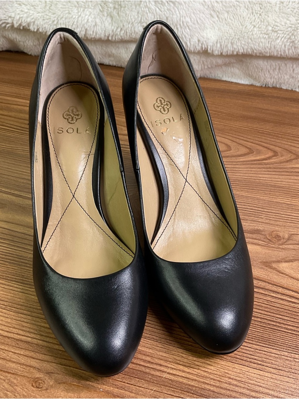 Black Leather Pumps Size 6.5 Classic Closed Toe block Heel Career Dress